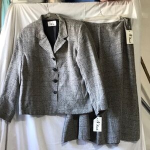 Vintage N Touch 2/piece set size 14 side zip skirt